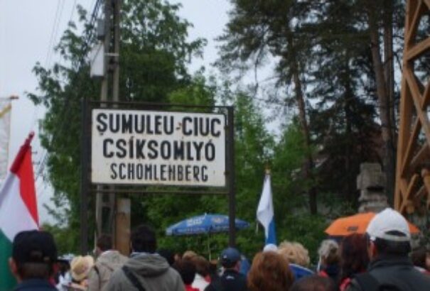 Napba öltözött asszony