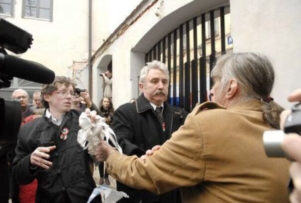 Így gyalázták meg a kassai Esterházy-szobrot