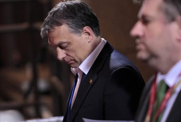 Magyarország az Akropolisz árnyékában