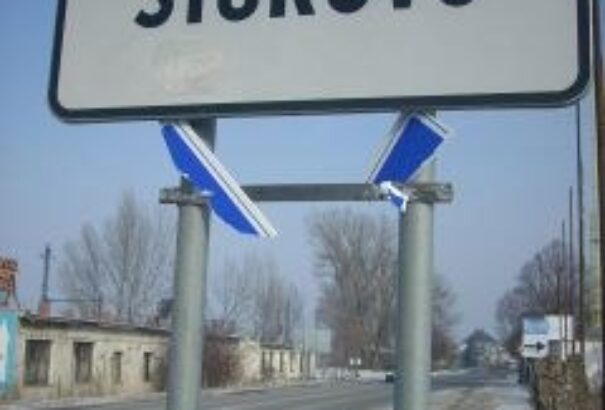 Szétverték a magyar nyelvű Párkány táblát