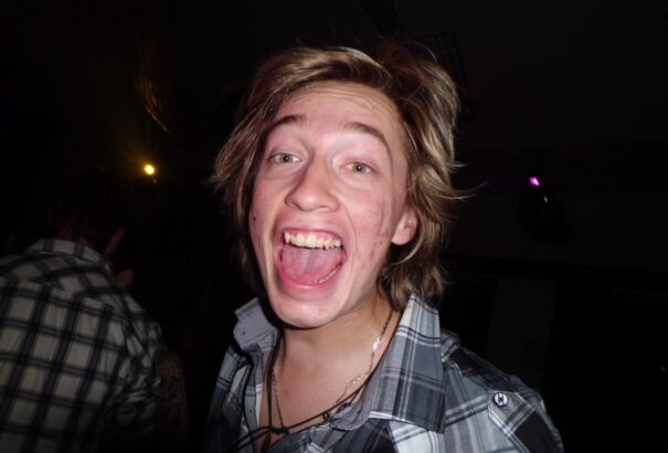 Heti poéta 6 – Előre is elnézést…