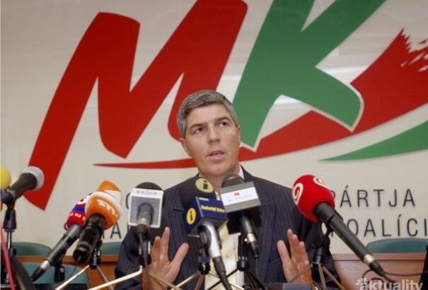 A politikus, aki annyira sokoldalú, hogy már gömb