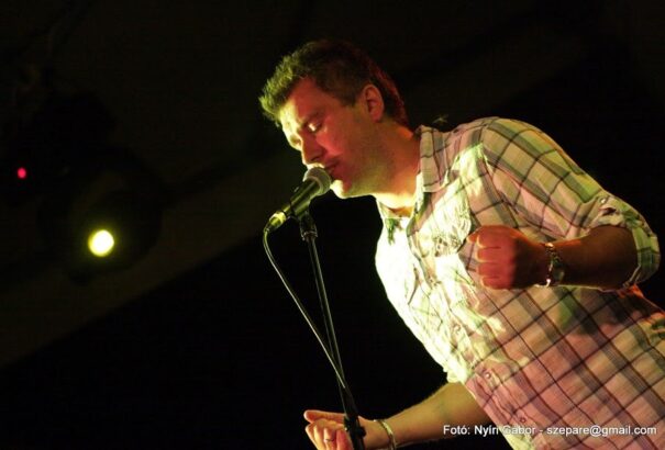 Mélyebb tartalmú üzenet, rockosabb csomagolásban