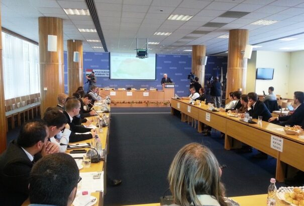 Nemzetpolitikai konferencia házon belül