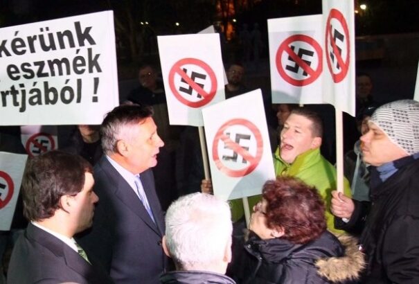 Összecsapott a Jobbik és a Most-Híd Dunaszerdahelyen (Képek+videó)