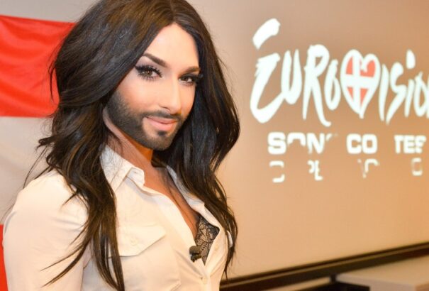 Köpködők, hoki és egy szakállas énekesnő – Vasárnapi hírek XI.