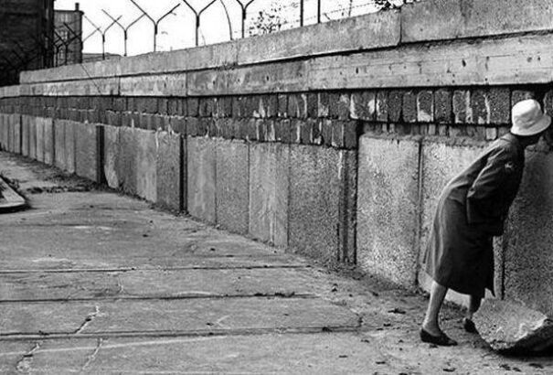 Csáky Pál: Igen, a Fal…