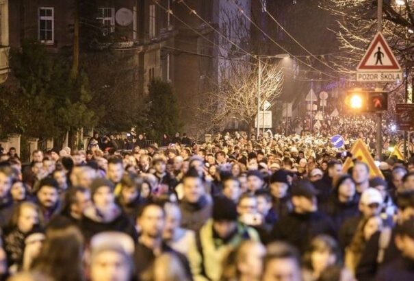 Utcán a nép. Mi vár ránk Komárom után? – Hajszálrepedések 25. rész