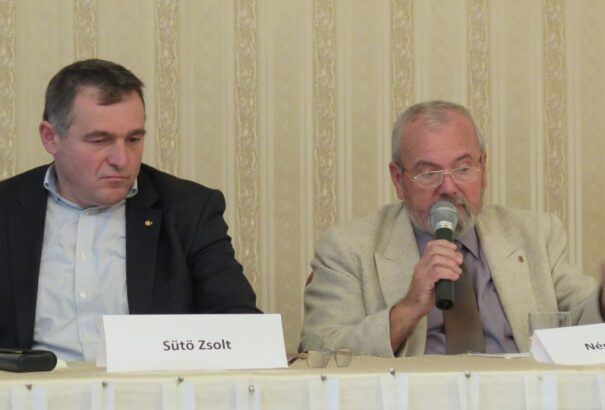 Kínos öngól a Kerekasztal konferenciáján