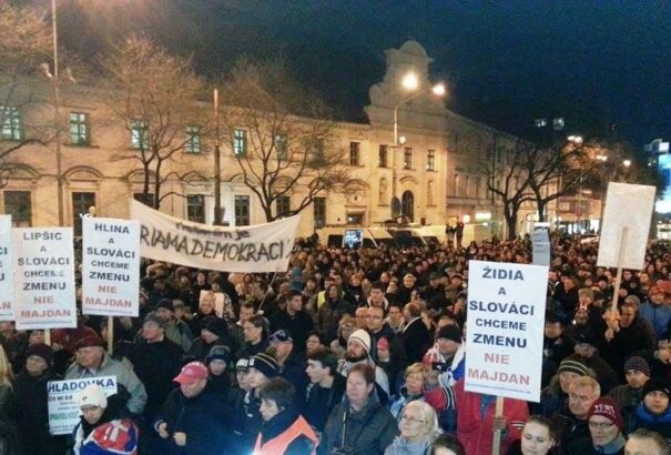 Tüntetés: ismét ezrek követelték Fico lemondását