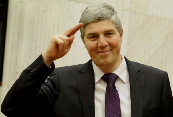 B. B. szerint a világ – Az idő hordaléka 8. rész