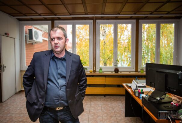 A Smer dunaszerdahelyi járási elnökének, Richard Kmeťnek a felesége mezőgazdasági földekkel üzletelt.