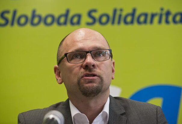 Slovnaft-ügy: A Smer kérvényezte a rendkívüli parlamenti ülés összehívását