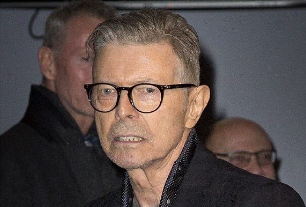 Szűk családi körben búcsúztatják David Bowiet