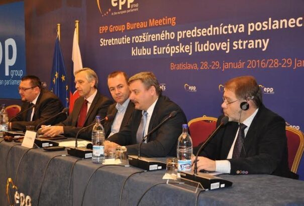 Pozsonyban tartott kihelyezett ülést az EPP frakcióvezetése