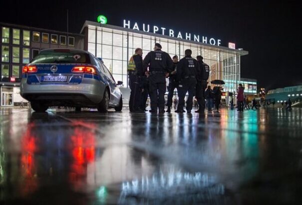 Megdöbbentő rendőri jelentések a kölni szilveszteri erőszakról