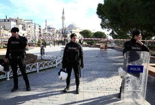 Öngyilkos merénylő Isztanbulban – legalább 10 halott (videó)