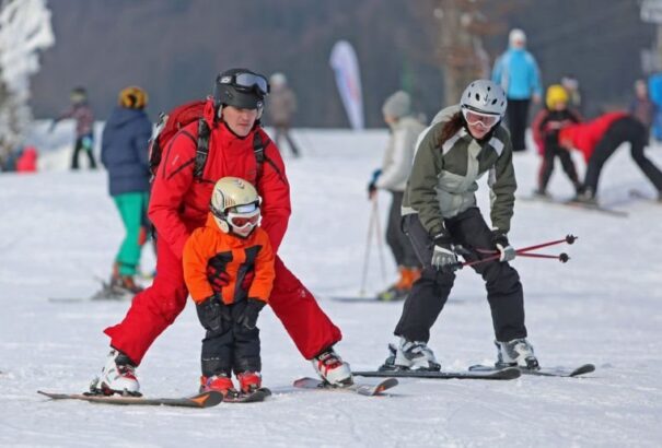 Több helyen havazik az országban, nyithatnak a magyar sípályák is