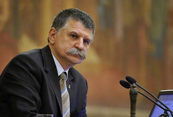 Kövér: katasztrofális hiba volt a sorkötelezettség eltörlése