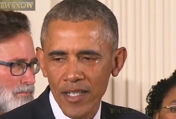 A kamerák előtt sírta el magát Barack Obama (videó)