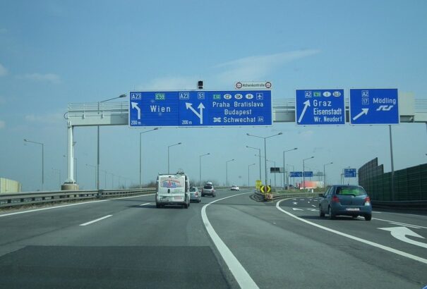 Erre figyeljünk, ha külföldre készülünk személygépkocsival! (Összefoglaló táblázattal)