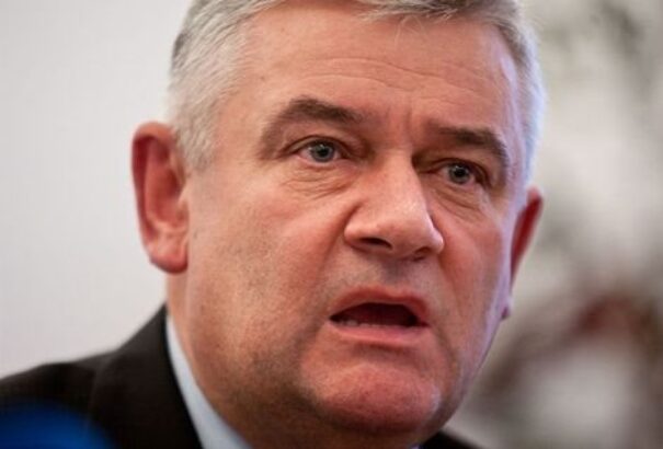 Egyre közelebb a rács Ján Slotának