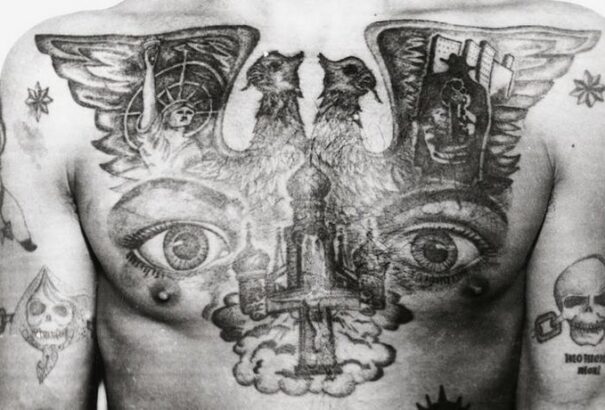 Testfestés régen és most – a börtöntetoválások titkos jelentései