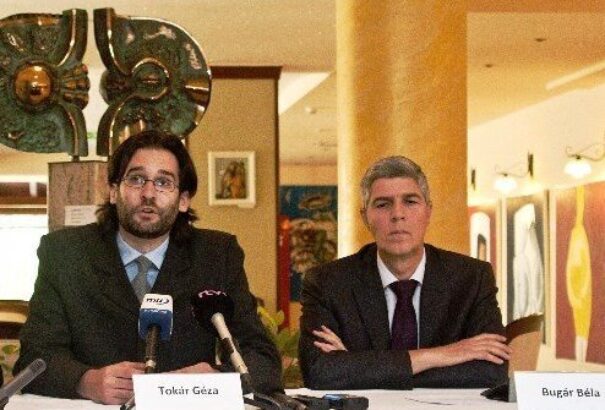 Kerekasztal: a Most-Híd félrevezetően tájékoztat a helységnévtáblák ügyéről