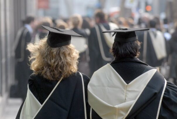 Agyelszívás: a külföldön tanulók fele külföldön is marad