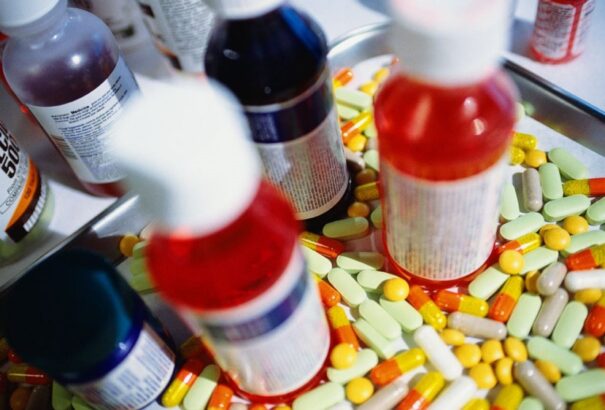 Hiányosságokat állapítottak meg a francia hatóságok a halálos gyógyszerkísérlettel kapcsolatban