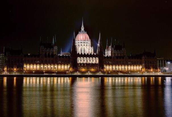 Lenyűgöző videó az Országház építéséről