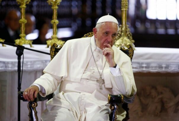 Ferenc pápa félmillió dollárt adományozott a mexikói migránskaravánnak