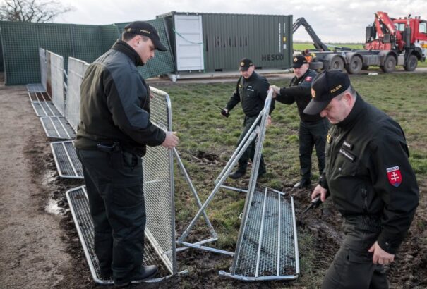 Szlovákia is kerítésépítésbe kezdett (videó)