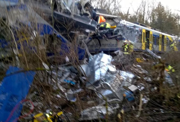 Súlyos vonatbaleset Németországban: legalább nyolcan meghaltak