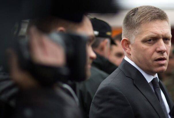 Fico kész kerítést húzni az osztrák-szlovák határra