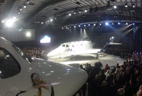 Richard Bransonék bemutatták az új utasszállító űrhajót