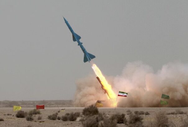 Irán ballisztikus rakétákat tesztelt