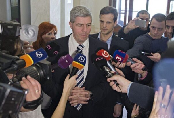 Közfelháborodás és heves tiltakozások a Most-Híd – Sieť – Smer-SD – SNS tárgyalások miatt