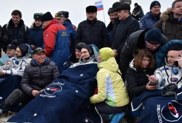 Rekordhosszúságú küldetés után visszatértek az űrmisszió tagjai