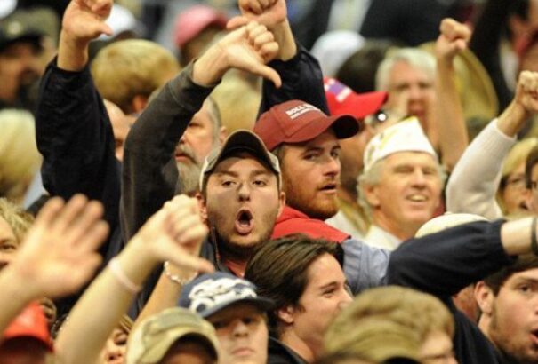 Nem csak nálunk, a nyugati világ nagy részén is nő az elégedetlenség