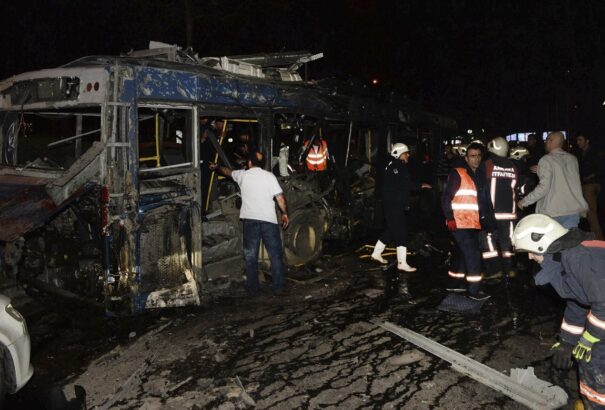 Nagy erejű robbanás történt Ankarában, 27 halott (videó)