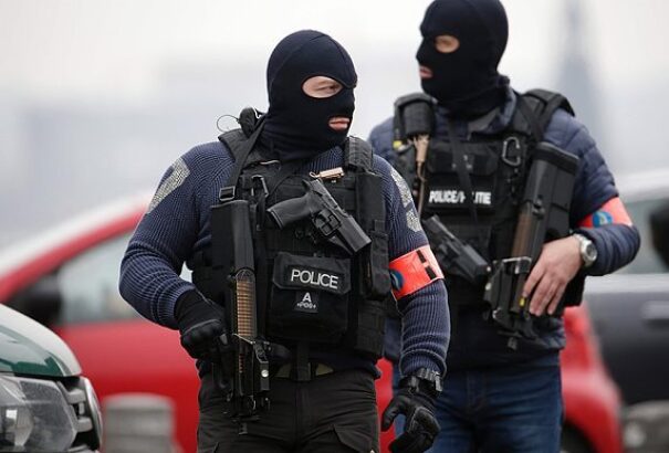 Újabb terrortámadásra készültek Franciaországban: időben elkapták a tettest