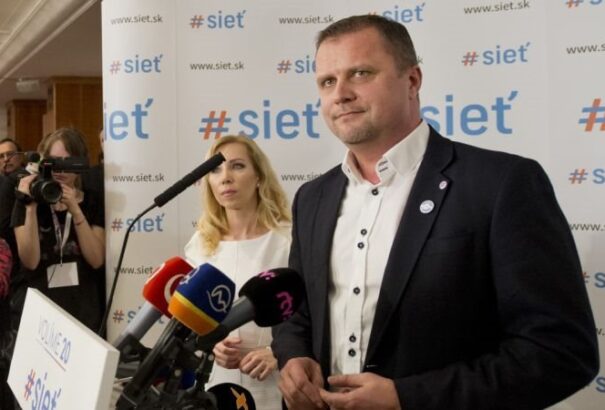 A Sieť is döntött: jöhet a Smer-SNS-Most-Sieť koalíció