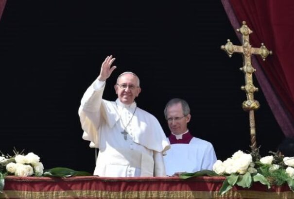 A háború és a szegénység elől menekülők megsegítését szorgalmazta a pápa húsvéti üzenetében