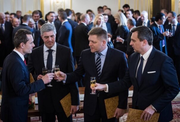 Aláírták a koalíciós szerződést