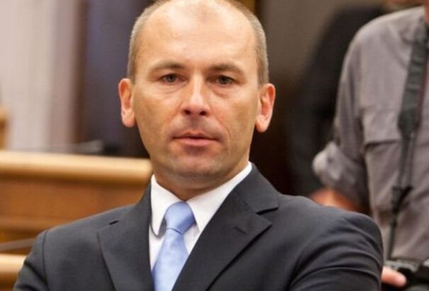 Mégsem lépett vissza Kaník pártja?