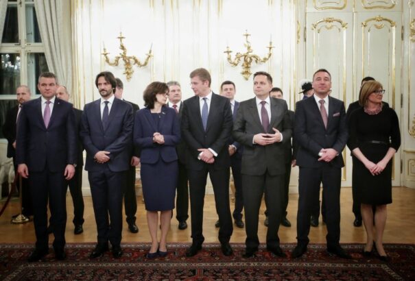 Új kormánya van Szlovákiának. Robert Fico harmadszor is esélyt kapott (Képek)