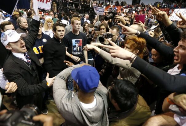 Erőszakba fulladt Donald Trump amerikai elnökjelölt-aspiráns kampányrendezvénye