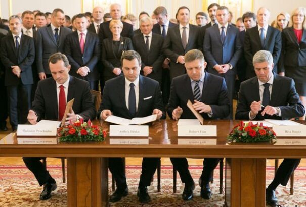 Az ellenzéknek nem tetszik, hogy a kormánypártok eltitkolják a koalíciós szerződés tartalmát