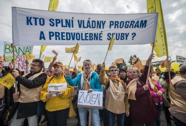 Tiltakozó tanárok: Több pénzt az oktatásügynek!